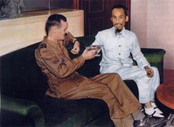 Le Général Leclerc rencontre  Hô Chi Minh 