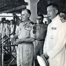 Général Salan S.A.R. Savang Vatthana Laos 1953