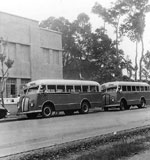 Arrêt des autobus Boulevard de la Somme à Saïgon en 1946