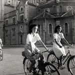 Cyclistes devant la cathedrale Notre-Dame