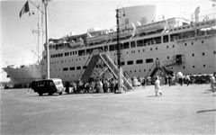 Le Paquebot La Marseillaise dans le Port de Saïgon en 1952
