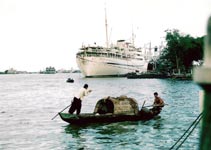 Le MS Skaubryn dans le port de Saïgon