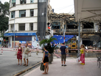 Destruction du Cafe-Restaurant Givral Saigon