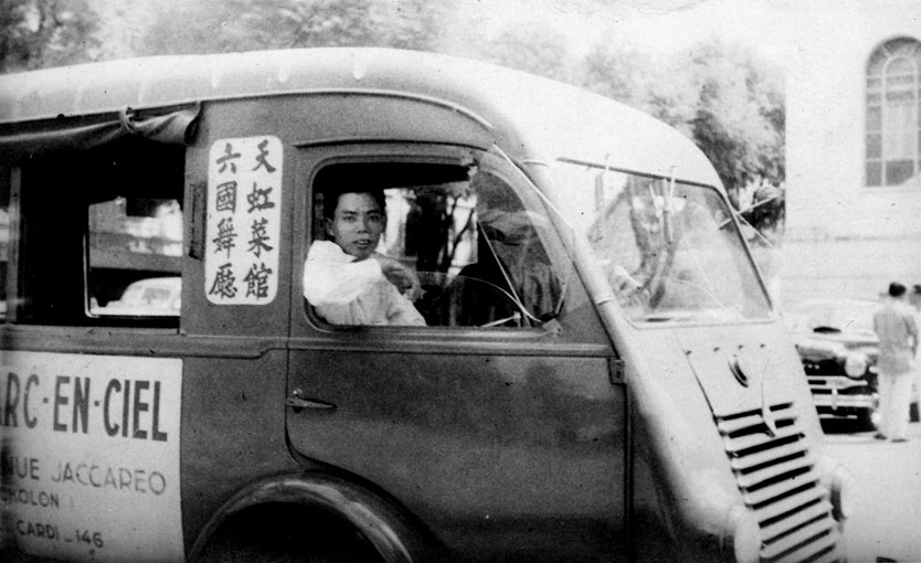 Camion Renault Arc-en-Ciel Cholon