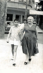 Grand-Mere et son petit fils rue Catinat Saigon