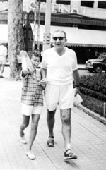 Grand-Pere et son petit fils rue Catinat Saigon