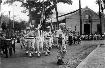 Le corps expédtionnaire français a défilé pour la dernière fois dans les rues de Saïgon le 10 avril 1956