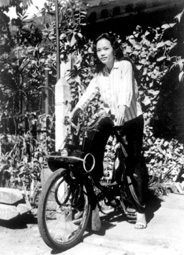 Pham Kin Binh en solex en 1963