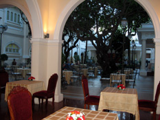 Le patio de l'Hotel Continental Saigon