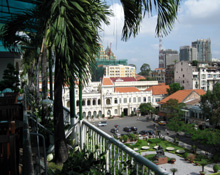 L'Hôtel de Ville de Saigon depuis la Terrasse du Rex