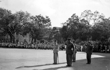 Général Leclerc et Géneral Hirst Saigon 1945